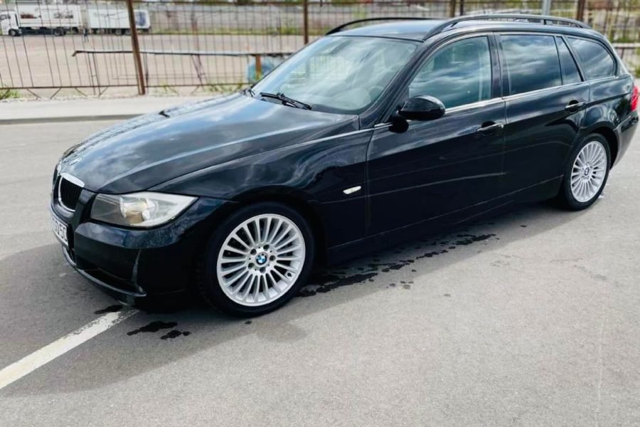 1-7 paroms, 33€ už parą. 8-14 parų, 25€ už parą. 15-30 parų, 20€ už parą. 30+ parų, 18€ už parą.