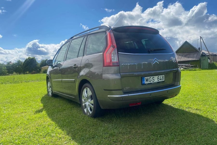 1-7 paroms, 35€ už parą. 8-14 parų, 28€ už parą. 15-30 parų, 23€ už parą. 30+ parų, 18€ už parą.