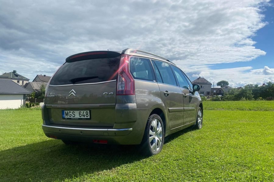 1-7 paroms, 35€ už parą. 8-14 parų, 28€ už parą. 15-30 parų, 23€ už parą. 30+ parų, 18€ už parą.